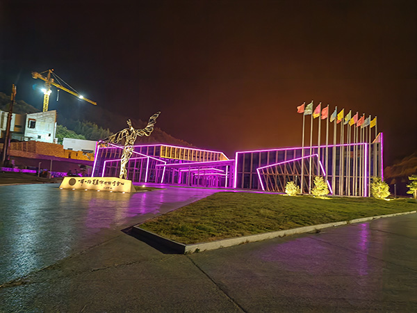 城市亮化是现代城市建设的重要组成部分,它不仅可以美化城市的夜景,还能提升城市的整体形象。随着科技的不断进步,城市亮化也得到了更多的关注和创新。本文将介绍一些关于城市亮化的创意和技术,帮助读者了解城市亮化的重要性以及如何进行安宁城市亮化的规划和实施。 城市亮化是现代城市建设的重要组成部分,它不仅可以美化城市的夜景,还能提升城市的整体形象。随着科技的不断进步,城市亮化也得到了更多的关注和创新。本文将介绍一些关于城市亮化的创意和技术,帮助读者了解安宁城市亮化的重要性以及如何进行安宁城市亮化的规划和实施。